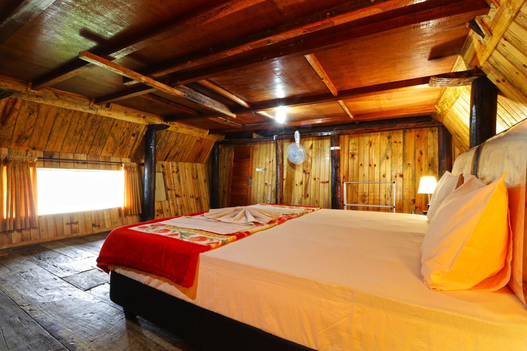 Tuk Tuk Timbul Bungalows Ngoại thất bức ảnh