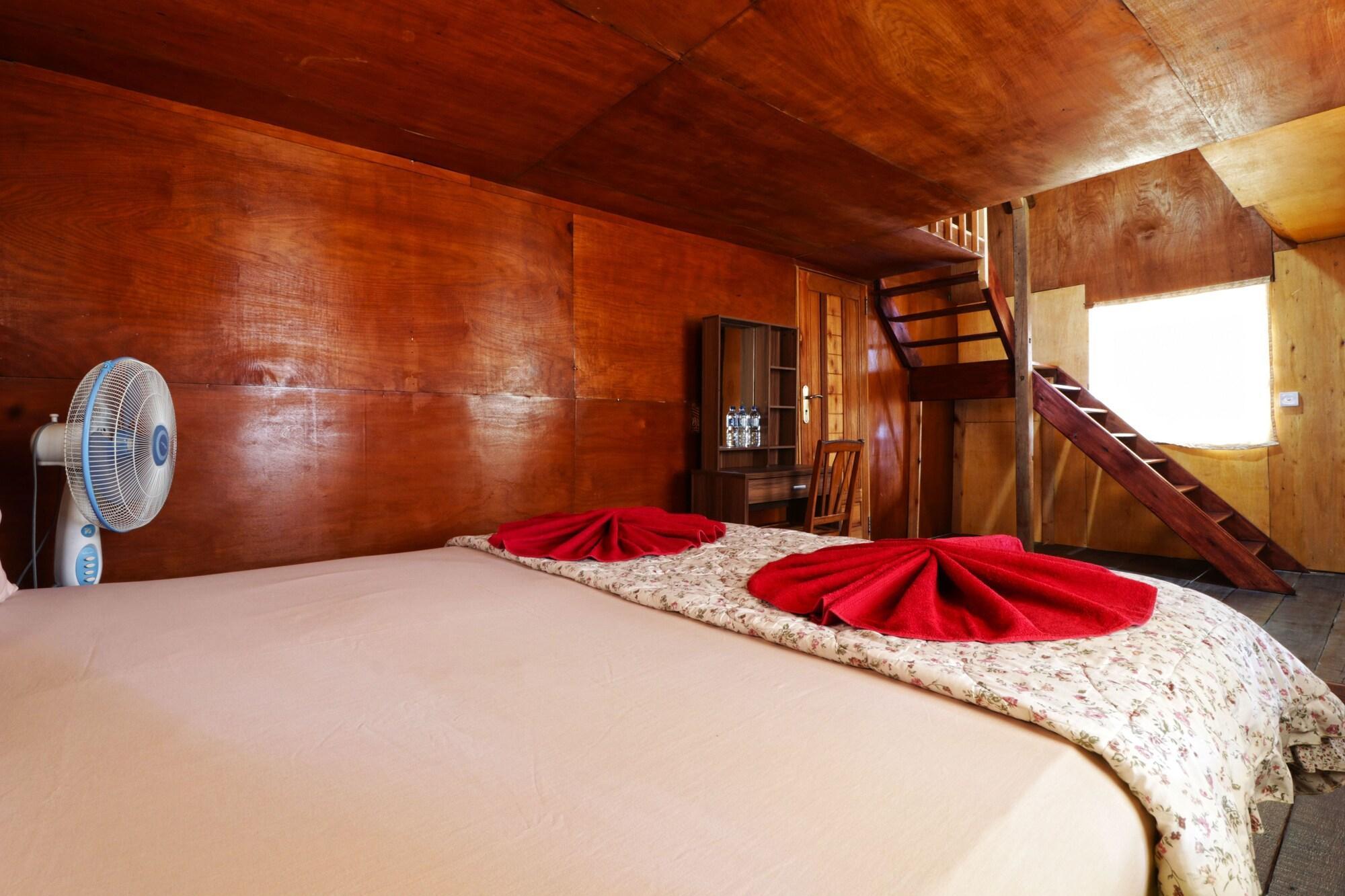 Tuk Tuk Timbul Bungalows Ngoại thất bức ảnh